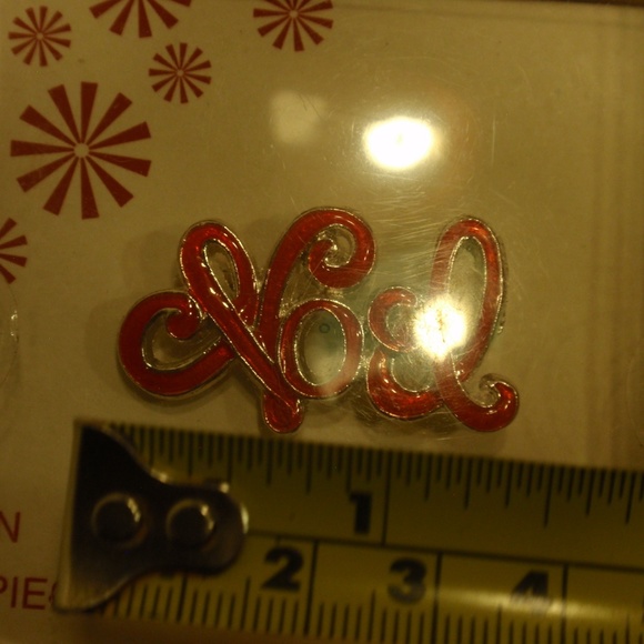 Noel Brooch - Red and Silver - Picture 5 of 6